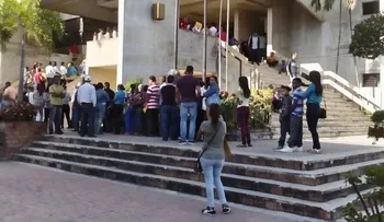 Supuesto anuncio de que EEUU dará visas provoca desborde en Pasaportes