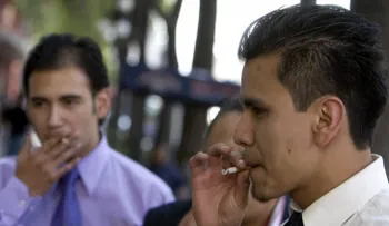  Fumar apenas un cigarrillo por día también aumenta el riesgo de muerte