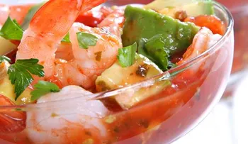 Coctel de camarones en salsa golf