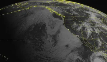 Huracán Blanca se debilita a categoría 3; México se prepara 