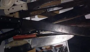 Apresan varios carteristas y les ocupan armas blancas en Dajabón