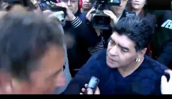 Video: Maradona le pegó un cachetazo a periodista