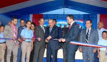 Presidente Medina entrega dos centros educativos en Jarabacoa
