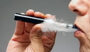 La OMS pide endurecer medidas contra consumo cigarrillos electrónicos; el tabaco mata más de 8 millones al año 