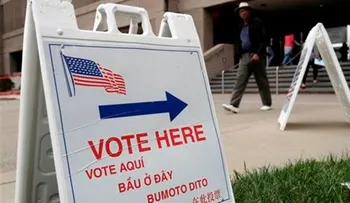 Elecciones de Estados Unidos exponen división generacional entre hispanos 