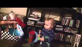 Este bebé ama la canción Let It go de Frozen (Video)