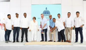 Presidente Luis Abinader da primer palazo para la construcción del mercado municipal de Barahona