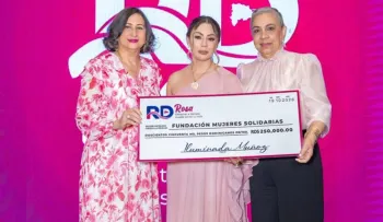 Iluminada Muñoz dona 500 mil pesos a dos fundaciones en apoyo a la lucha contra el cáncer*