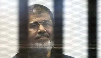 Revocan sentencia de muerte contra el expresidente egipcio Mohamed Mursi