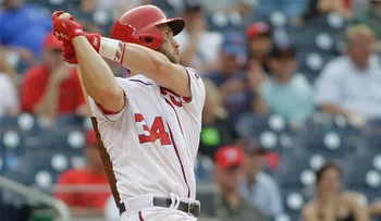 Nacionales ganan con jonrón de Harper en la 13ra 