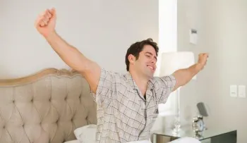 7 hábitos que tienes que dejar al despertarte si quieres tener más energía