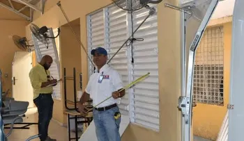 Ministro Andrés Navarro dispone reparación inmediata de escuelas afectadas por explosión de Polyplas