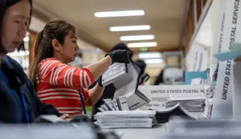 Justicia exige a condados de California identificar a presuntos no ciudadanos y apartar sus papeletas por correo