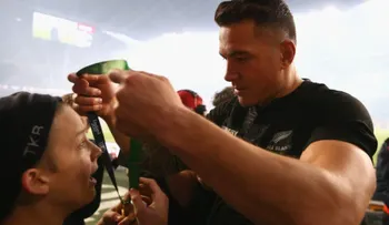 El campeón de los All Blacks que le regaló su medalla a un joven aficionado