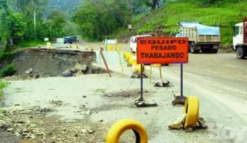 Hundimientos de tierra amenazan vía turística
