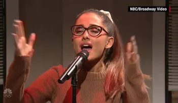 La accidentada y genial presentación de Ariana Grande en Saturday Night Live