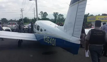 Aeronave aterriza de emergencia en autopista Duarte