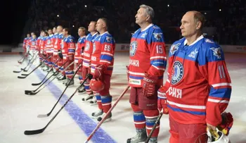 Putin celebra su 63 cumpleaños con un partido de hockey sobre hielo... y 7 goles