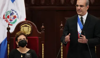 Abinader garantiza mejora servicios a los dominicanos en el exterior; resalta su aporte a la economía 