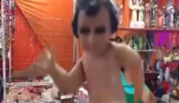 La Iglesia pidió cárcel para el youtuber que puso a bailar al niño Dios el "Pasito Perrón" (VIDEO)