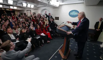 Trump anuncia que vetará a CNN, MS NOW y Politico de la Casa Blanca