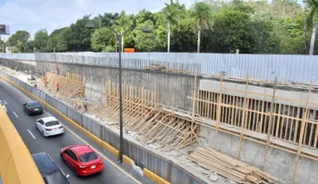 Intrant restringe tránsito nocturno en paso desnivel 27 de Febrero con Máximo Gómez