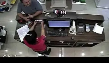 Nueva modalidad para robar en las plazas comerciales "CUIDADO