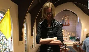 "¡Deberías estar avergonzado!", le grita manifestante en la iglesia al cardenal Wuerl, mientras hablaba del encubrimiento de abusos sexuales