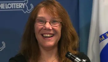 Mujer que ganó el premio de lotería más grande de EE.UU. llama a su jefe para decirle: "No volveré"