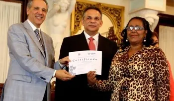 Gobierno entregó la Medalla al Mérito a 1036 servidores públicos