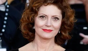 Susan Sarandon pide a turistas visitar Nepal, tras terremotos