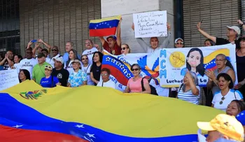 Venezolanos protestan ante el CNE para exigir elecciones libres y el retorno de María Corina Machado