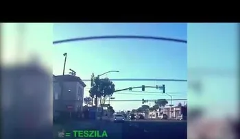 Un Porsche reta a un Tesla Model S y esto es lo que pasa