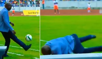 El vergonzoso momento de un entrenador al querer demostrar su calidad con el balón