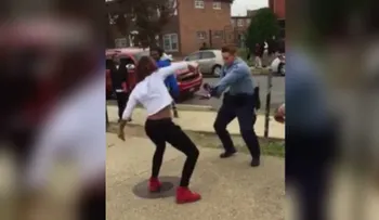 Policía soluciona una riña de la forma menos esperada... bailando
