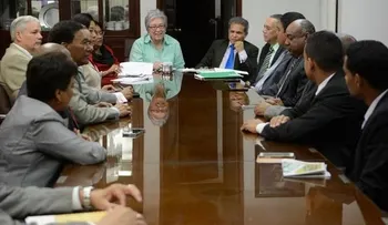 El salario de los médicos sigue siendo tema de discordia en diálogo gobierno-CMD