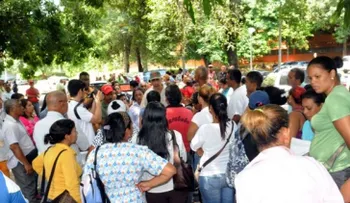 Sindicatos de salud exigen la renuncia del presidente de Insalud 