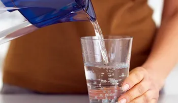 9 beneficios de beber más agua: Un remedio sencillo y económico para mejorar la salud