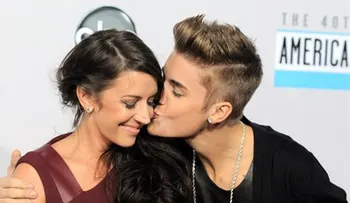 La mamá de Justin Bieber reconoce que ya no puede controlarlo