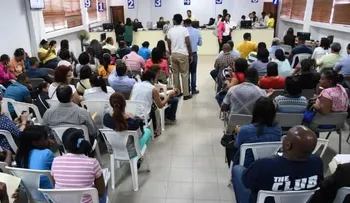 Todo el mundo buscando pasaportes para irse de RD