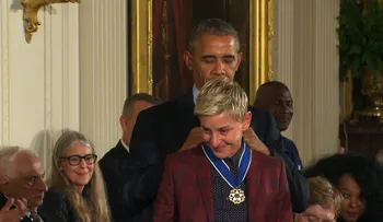Lágrimas y un impresionante 'mannequin challenge' en las últimas Medallas de la Libertad de Obama