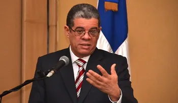 Amarante Baret recuerda está prohibido usar bienes de Educación en labores políticas