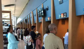 Los dominicanos con residencia americana deben solicitar un permiso de "reingreso"