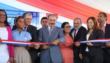 Presidente Medina retoma inauguraciones; entrega escuela en Guerra