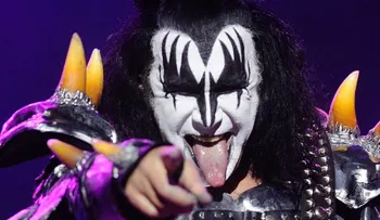 La policía de Los Angeles ejecuta orden de registro en la casa de Gene Simmons