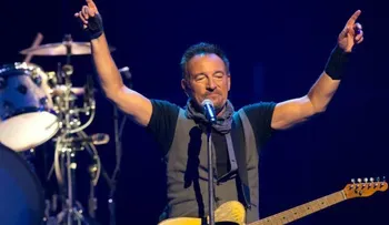 El estudiante de 5to grado que llevó una excusa firmada por leyenda del rock Bruce Springsteen