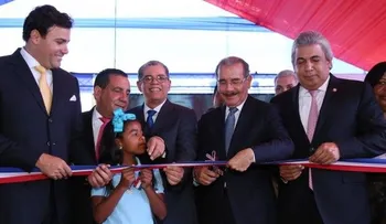Presidente Medina inaugura dos centros escolares en Ocoa