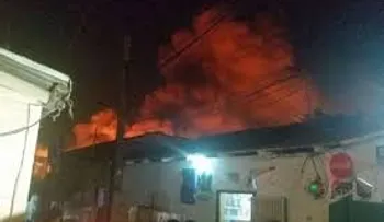 Un hombre muerto y decenas de viviendas afectadas por incendio en Santiago 