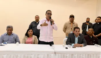 Obras Públicas y Alcaldía SDE inician diálogo con comunitarios sobre ampliación autopista a San Isidro