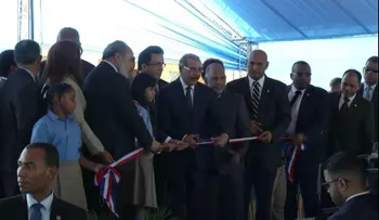 Presidente Danilo Medina inaugura dos escuelas con tanda extendida en SDE